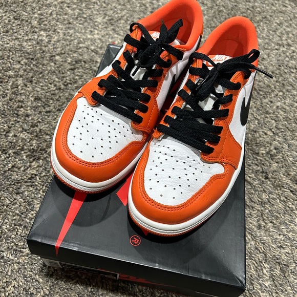 Air Jordan retro 1 low - Picture 1 of 4